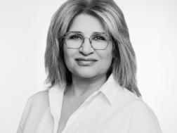  Farideh Sakowski